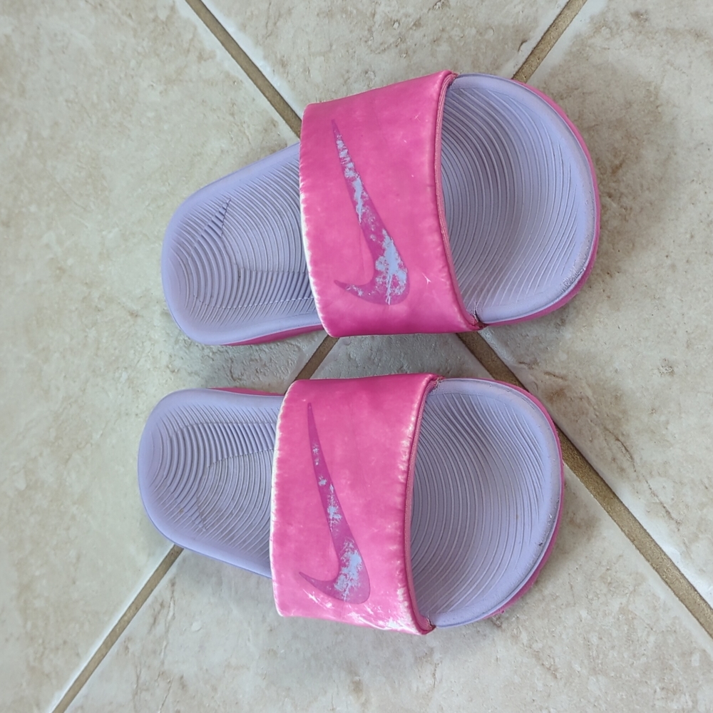 Girls size 1 Nike pink purple sandals flip flops